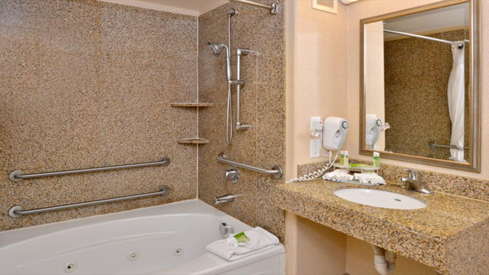 Holiday Inn Express & Suites Lincoln-Roseville Area Photo