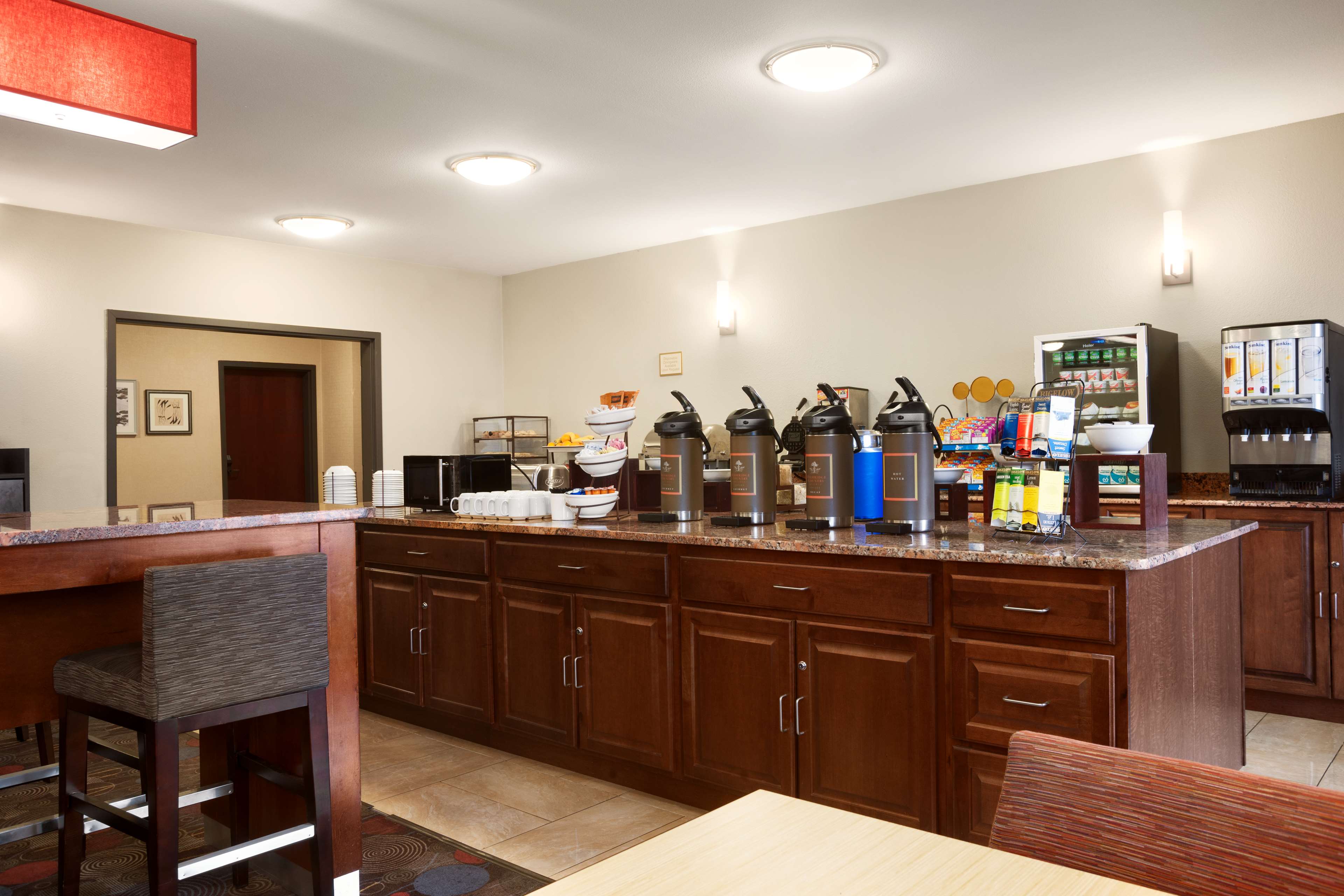 Country Inn & Suites by Radisson, Dearborn, MI Photo