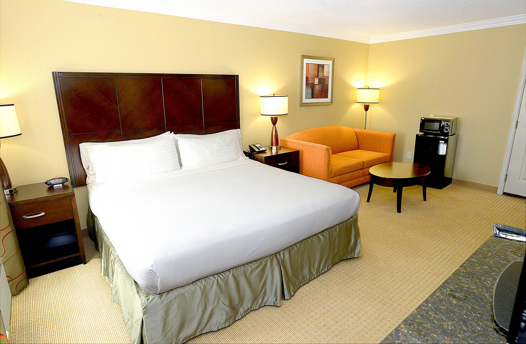 Holiday Inn & Suites San Mateo-San Francisco SFO Photo