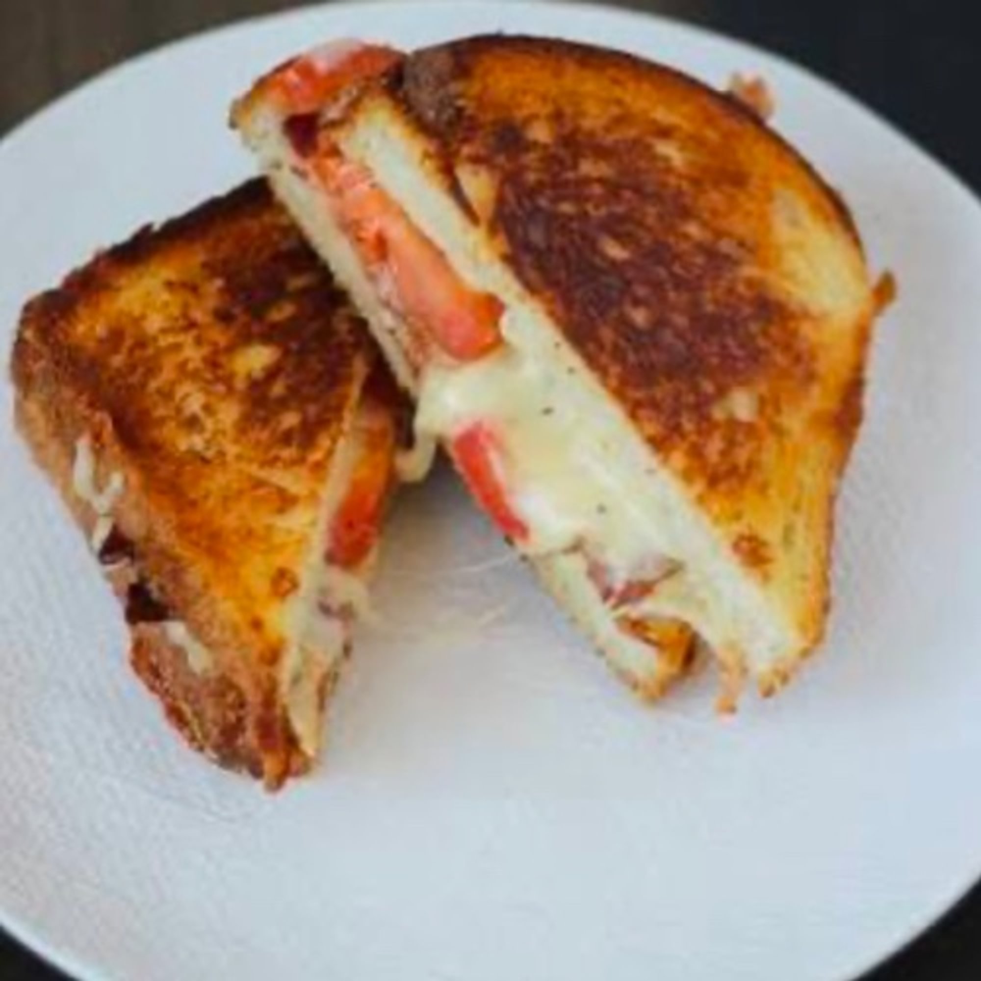 GRILLED CHEESE WITH TOMATO
