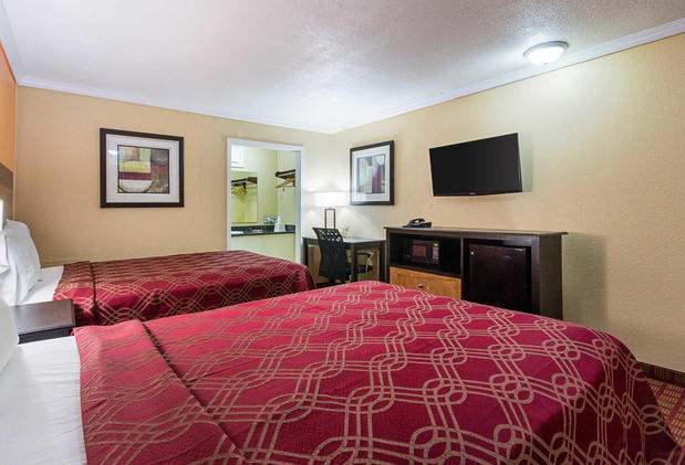 Images Rodeway Inn West Dodge