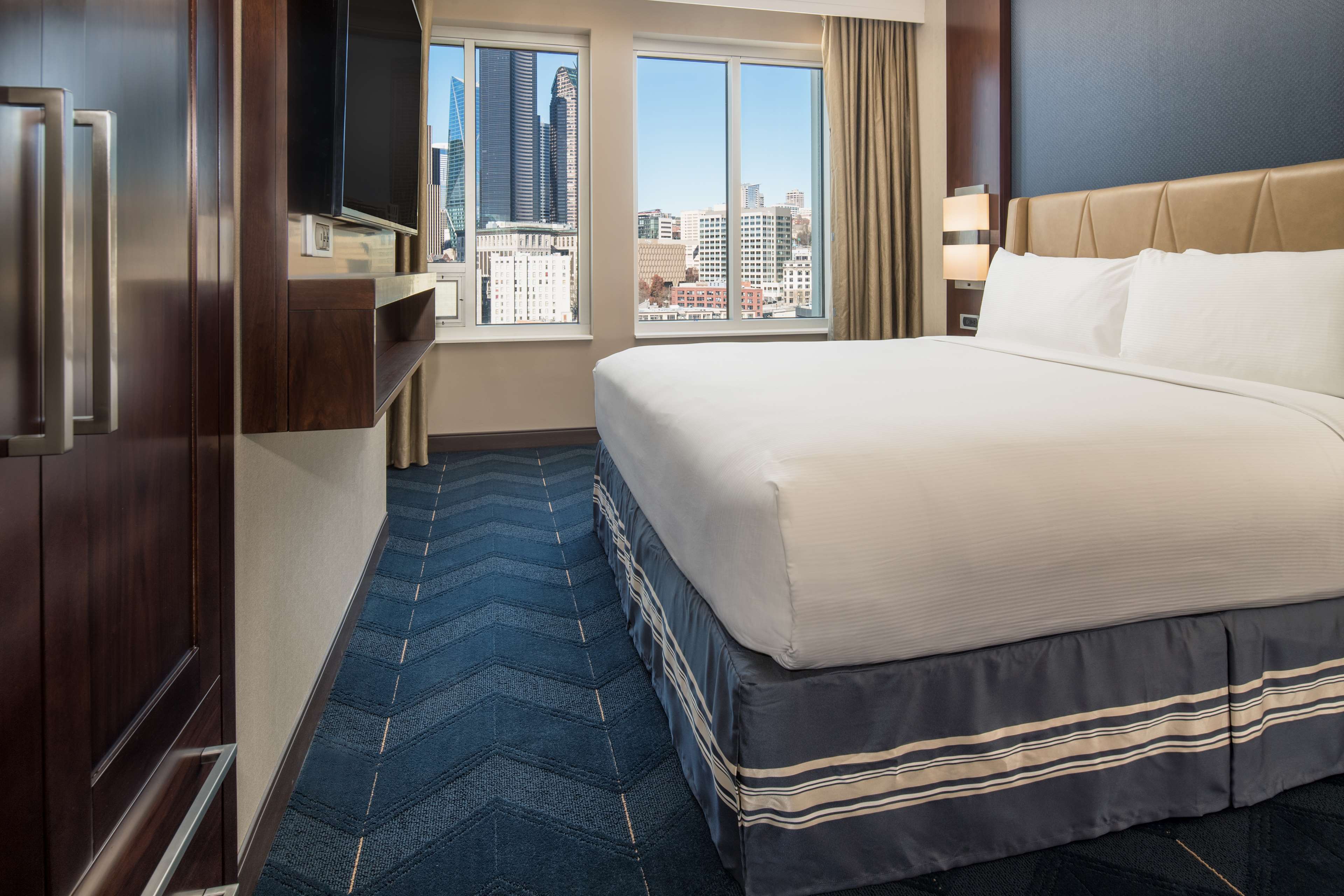 Embassy Suites by Hilton Seattle Downtown Pioneer Square Photo