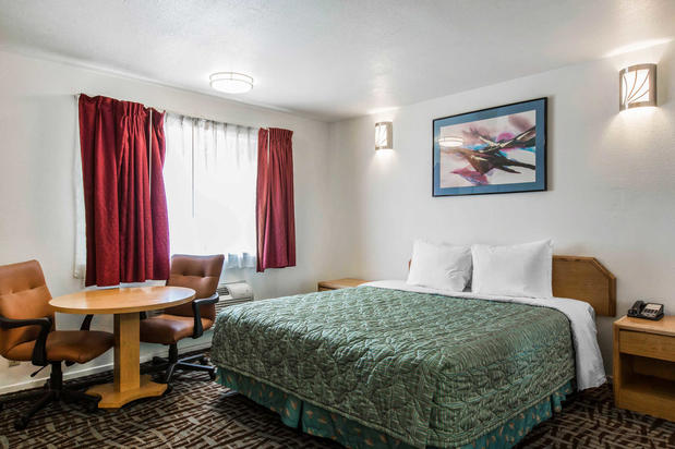 Images Rodeway Inn Beaumont I-10