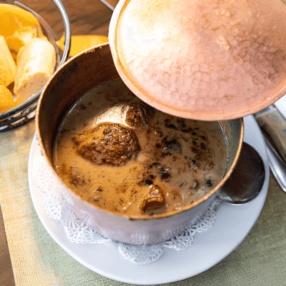 La Fricassée De Volaille À L'ancienne, Risotto Aux Cèpes Et Biscuit De Parmesan