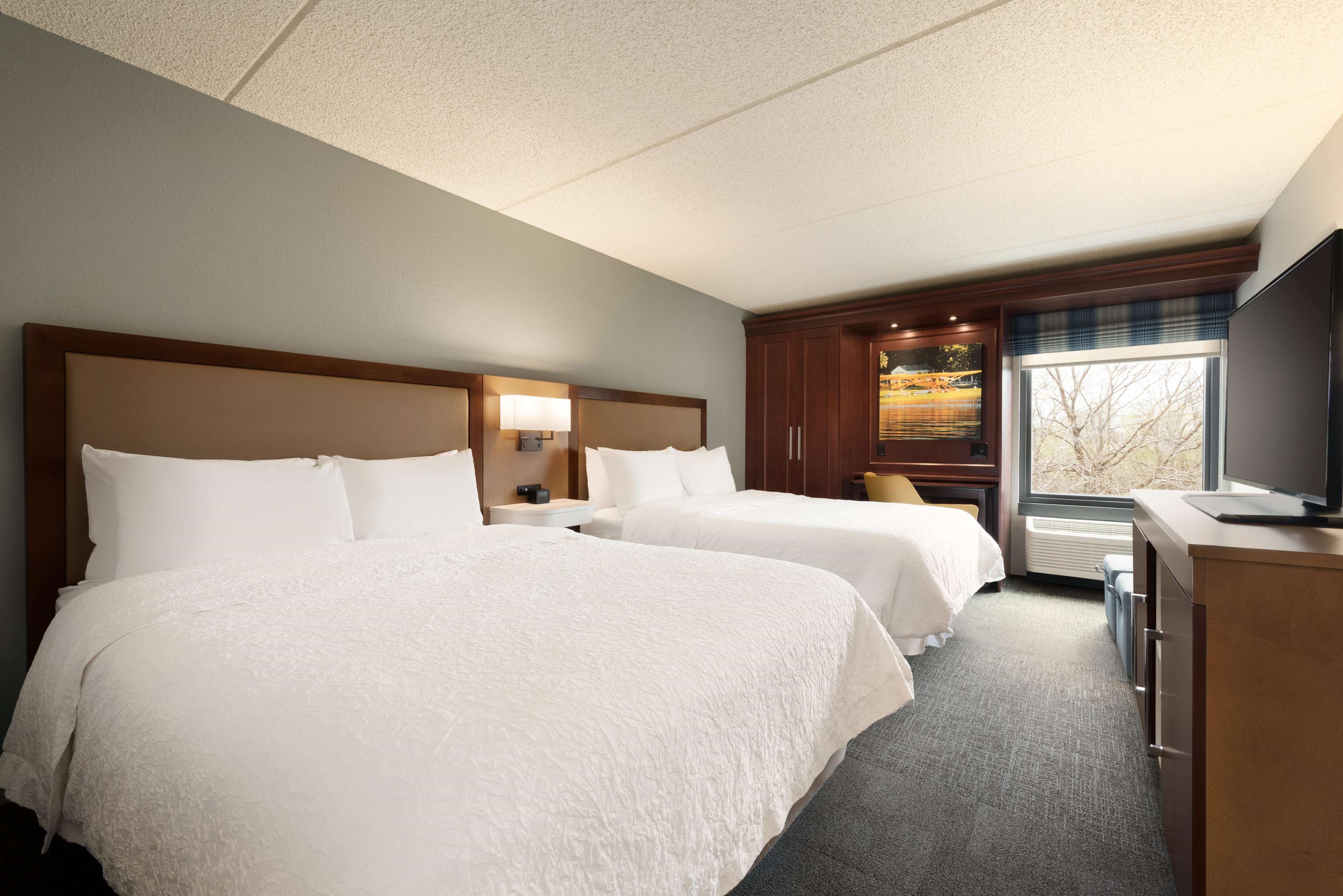 Hampton Inn Appleton-Fox River Mall Area Photo