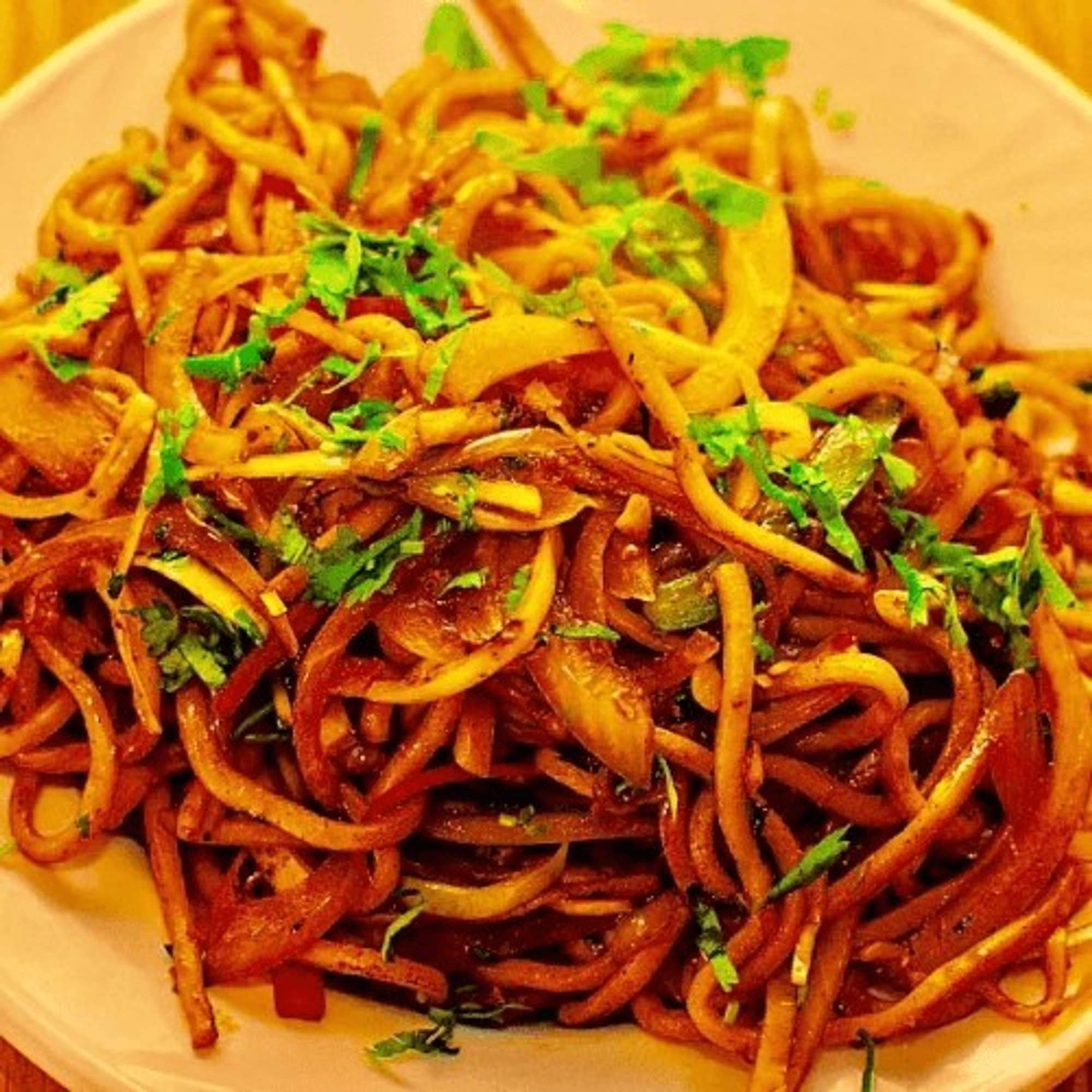 Chicken & Egg Hakka Noodles