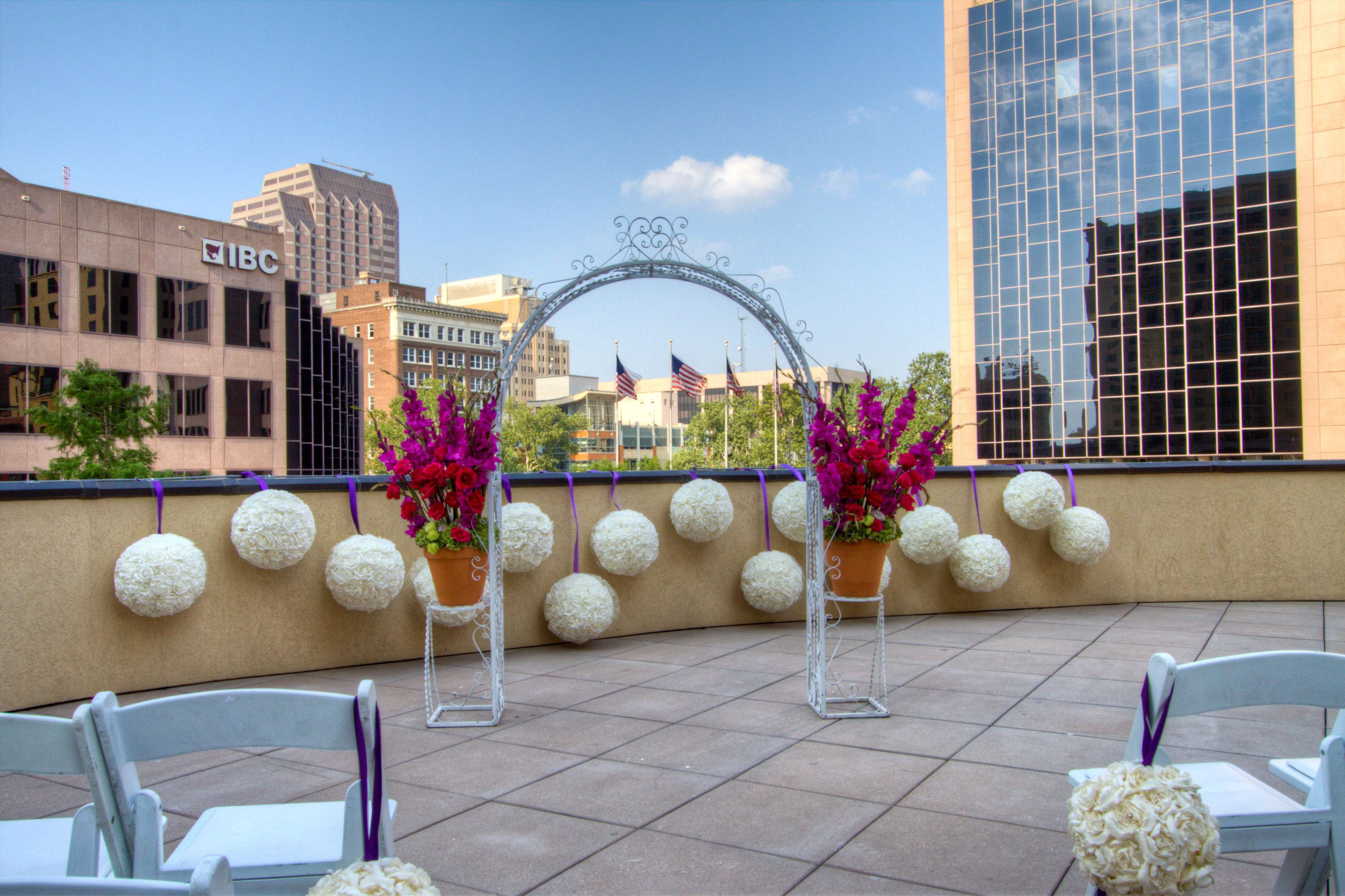 Embassy Suites by Hilton San Antonio Riverwalk Downtown Photo