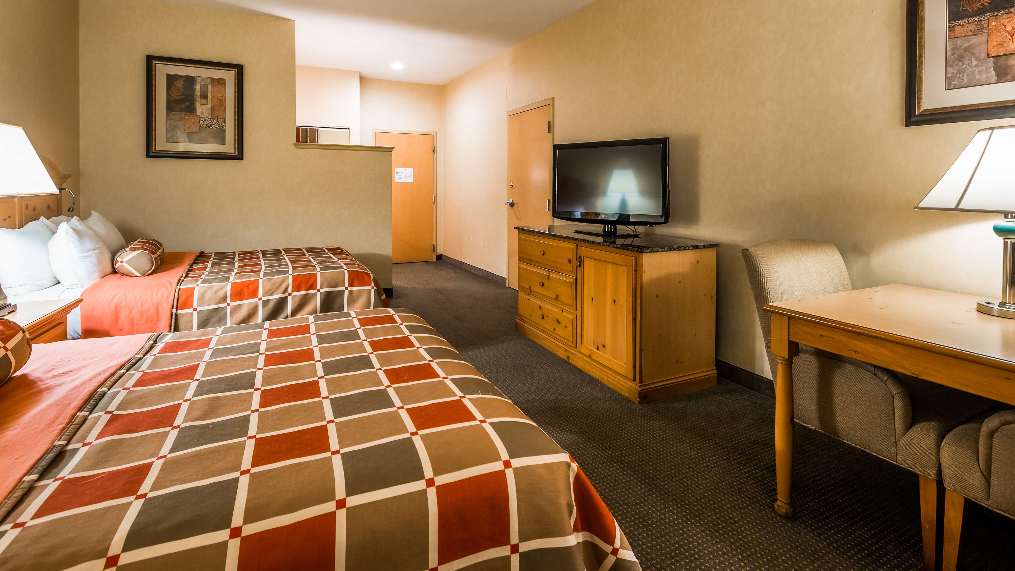 Best Western Plus Revere Inn & Suites Photo