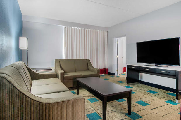 Images Clarion Inn & Suites