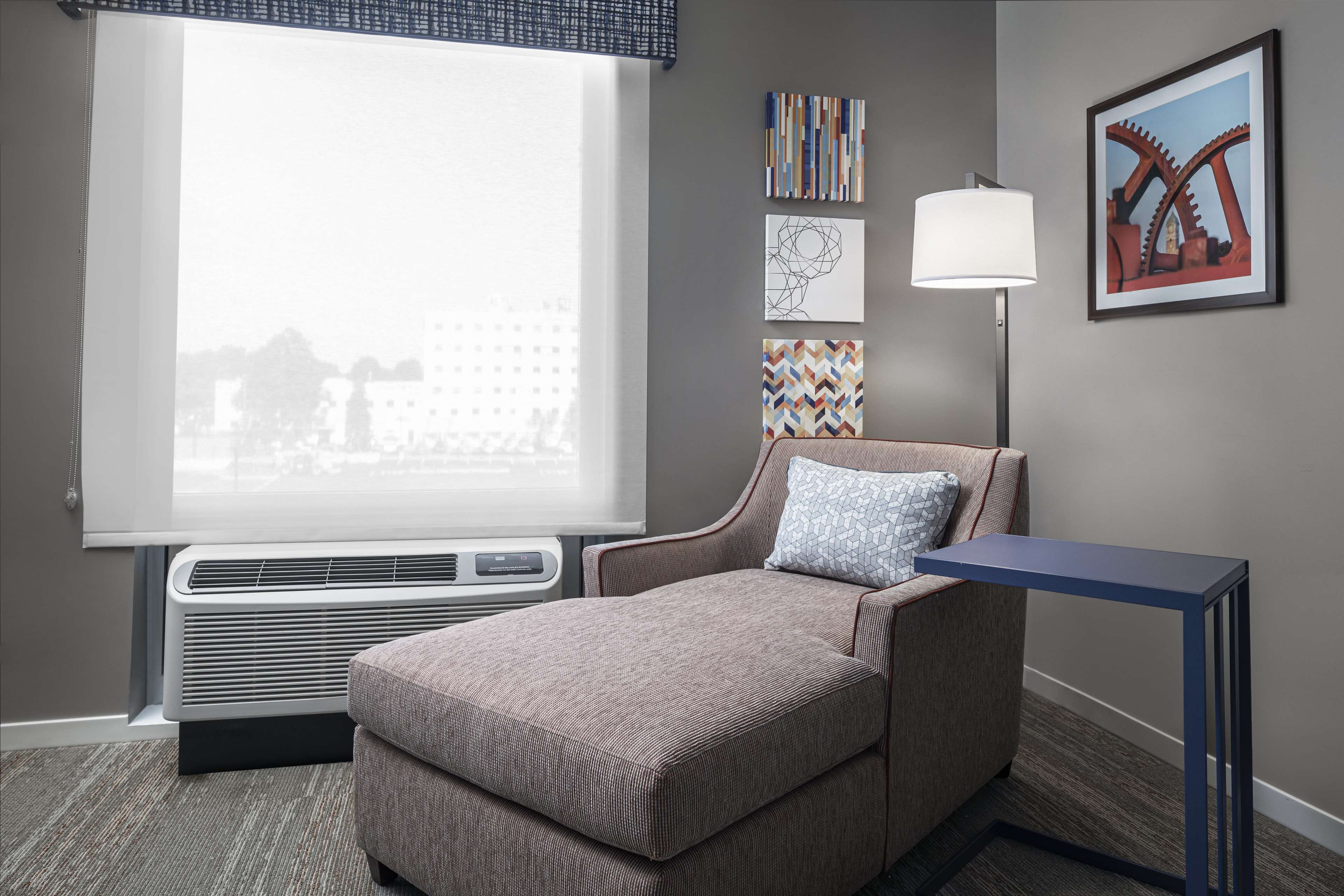 Hampton Inn Boston Woburn Photo