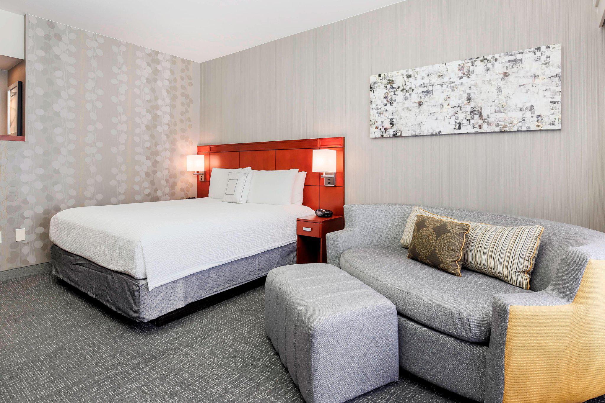 Courtyard by Marriott Dallas Arlington South Photo