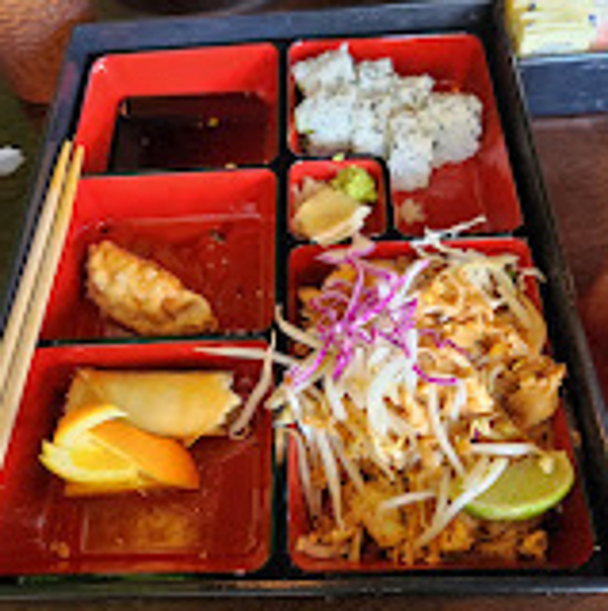 L Bento Box 2 Pad Thai