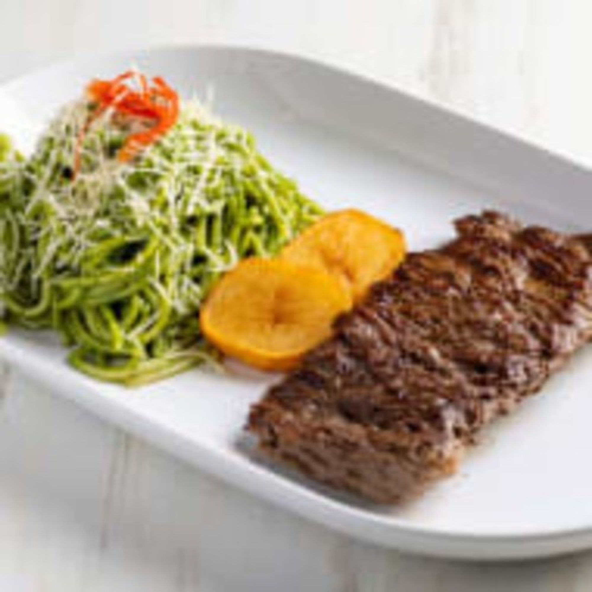 Tallarines Verde Con Churrasco