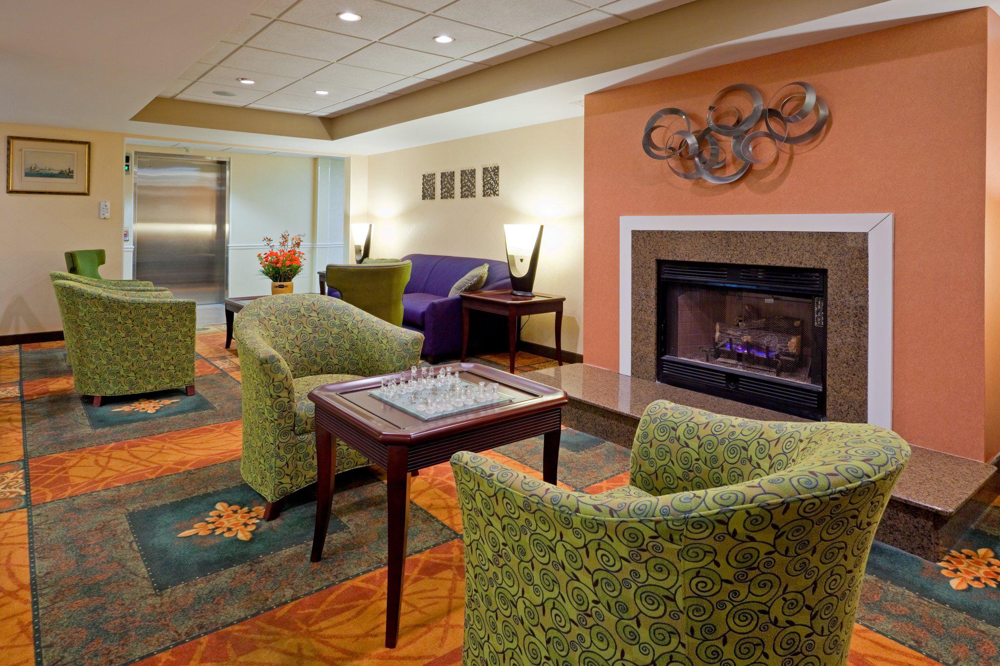 Holiday Inn Express & Suites Carneys Point - Pennsville Photo