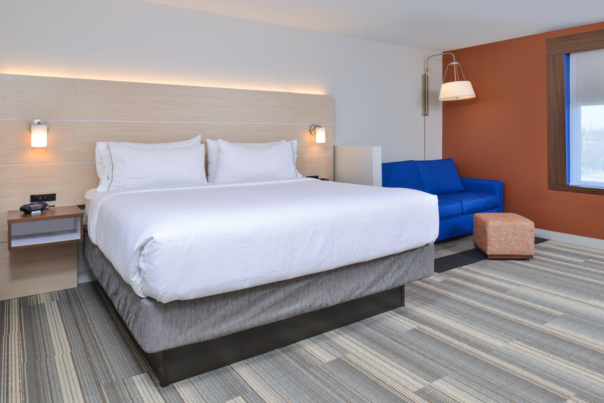 Holiday Inn Express & Suites Southgate - Detroit Area Photo