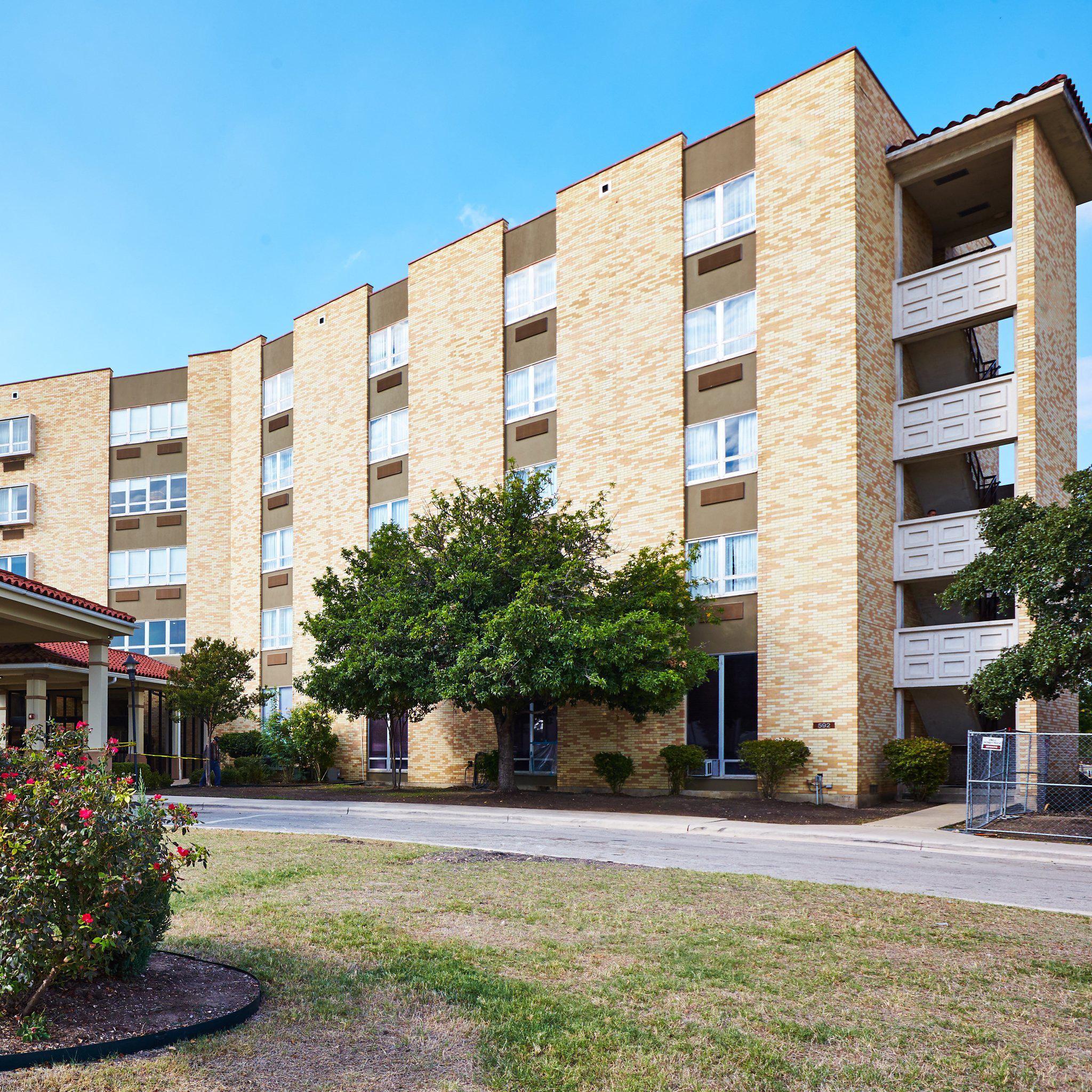 Holiday Inn Express Building 592 Photo