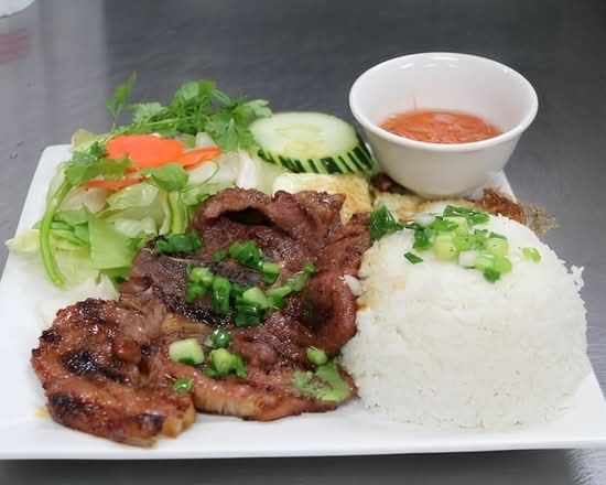 Steamed Rice - Steamed Rice w/ Charbroiled Beef