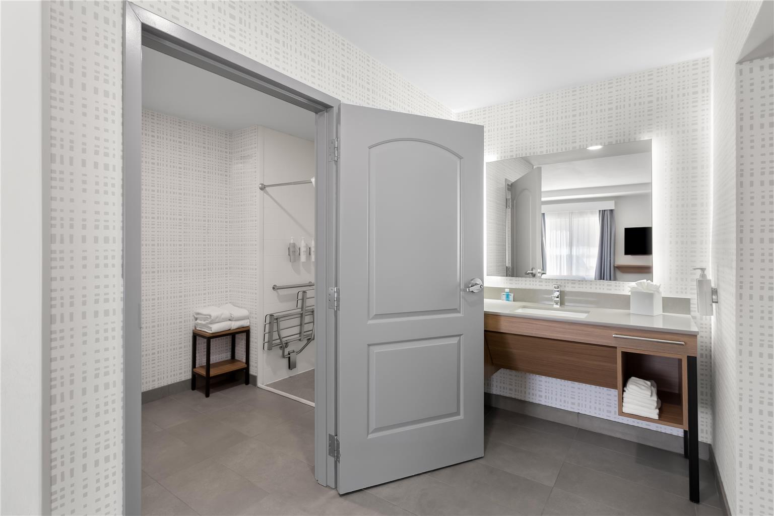 Hampton Inn & Suites Chicago Deer Park Image