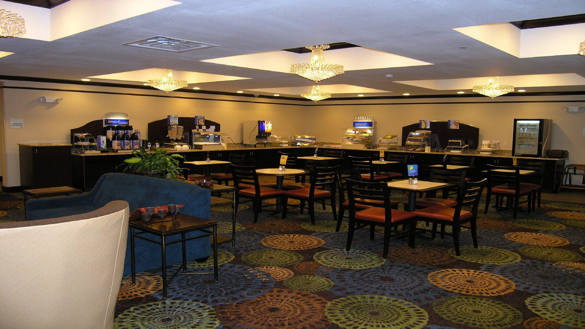 Holiday Inn Express & Suites Belle Vernon Photo