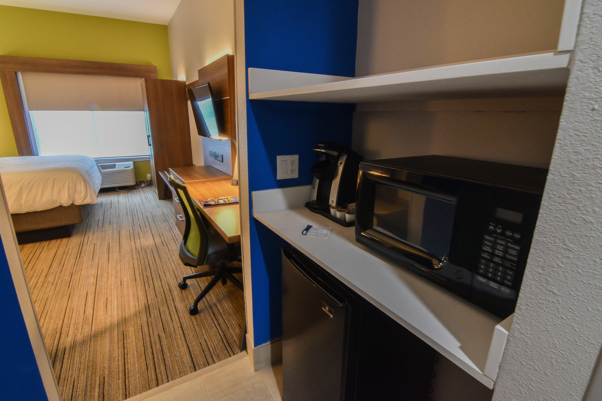 Holiday Inn Express & Suites Indianapolis Northwest Photo