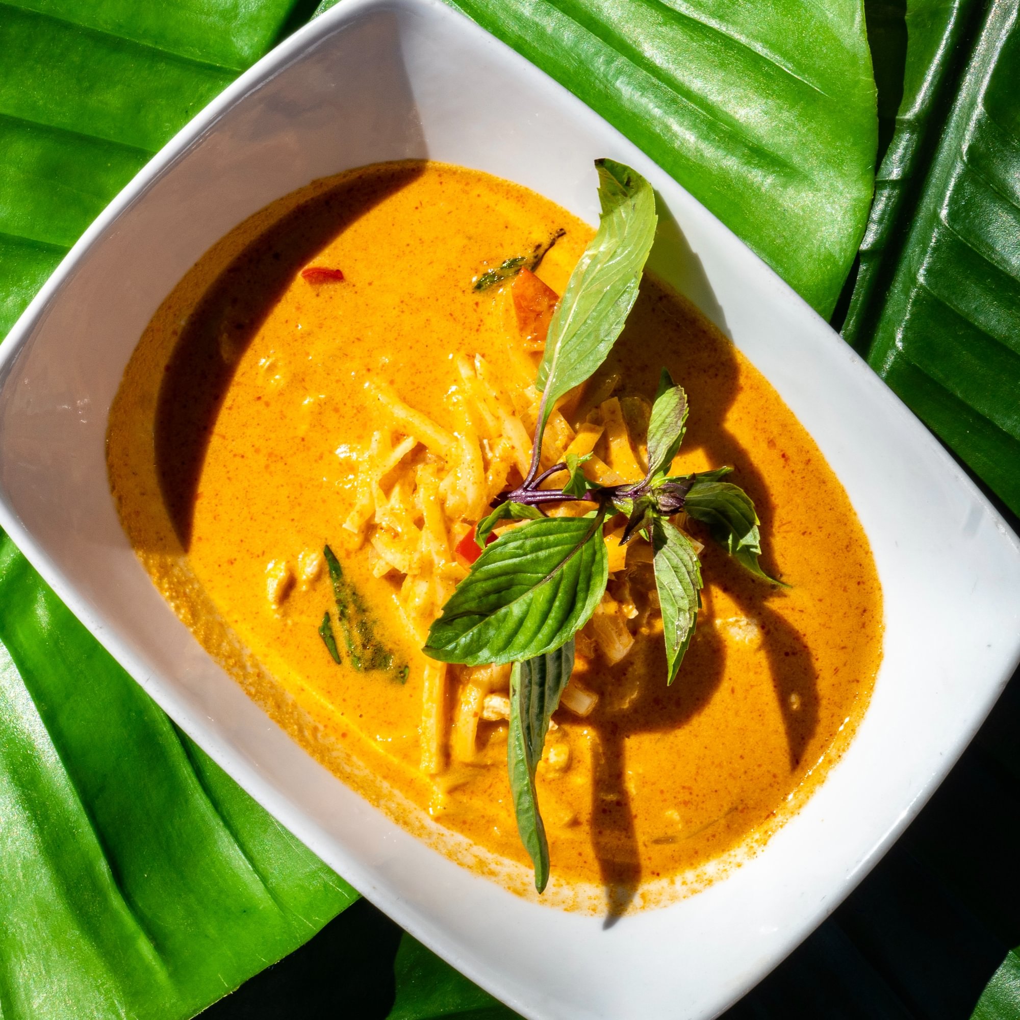 L Red Curry