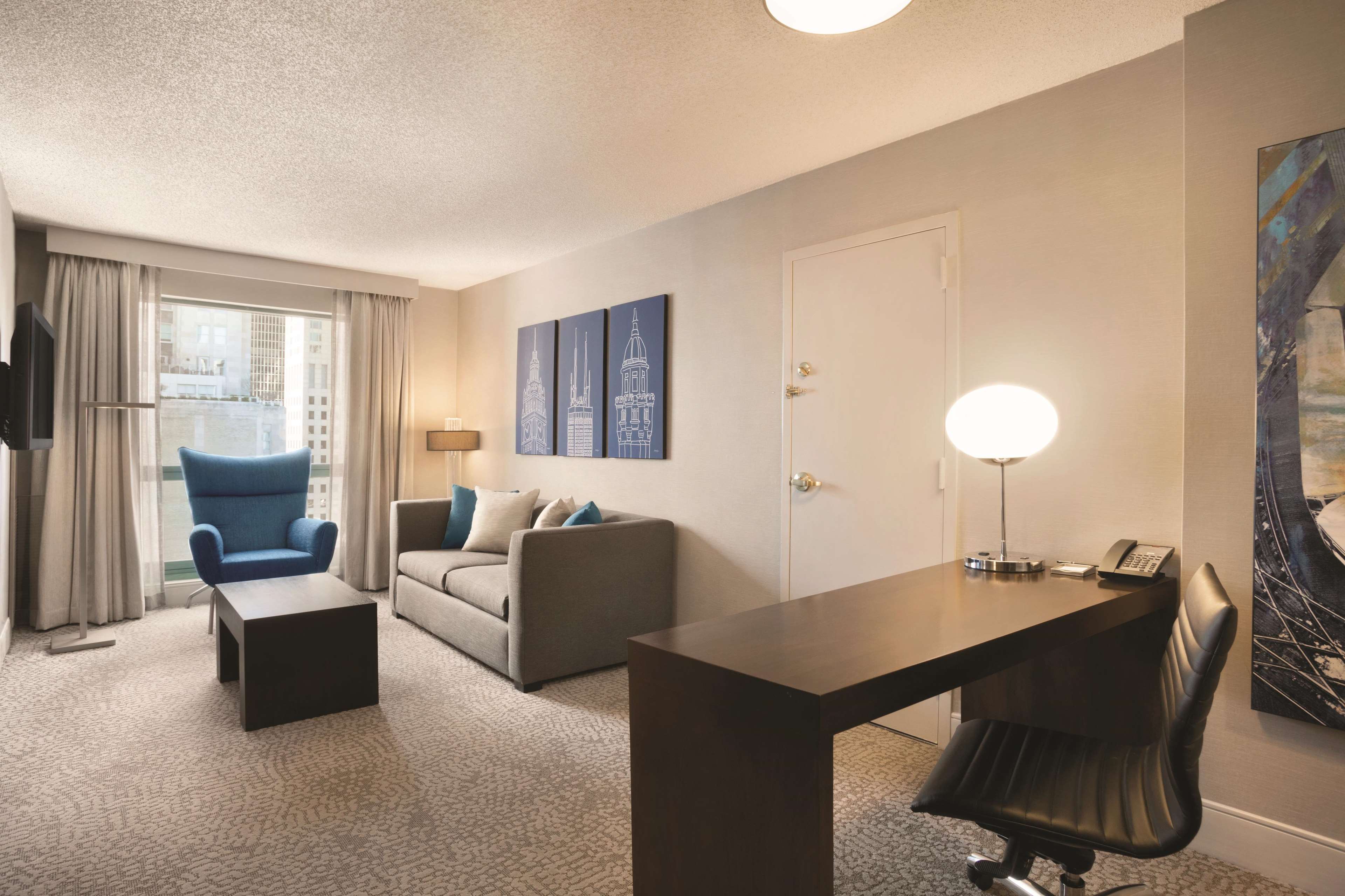 Hilton Chicago/Magnificent Mile Suites Photo