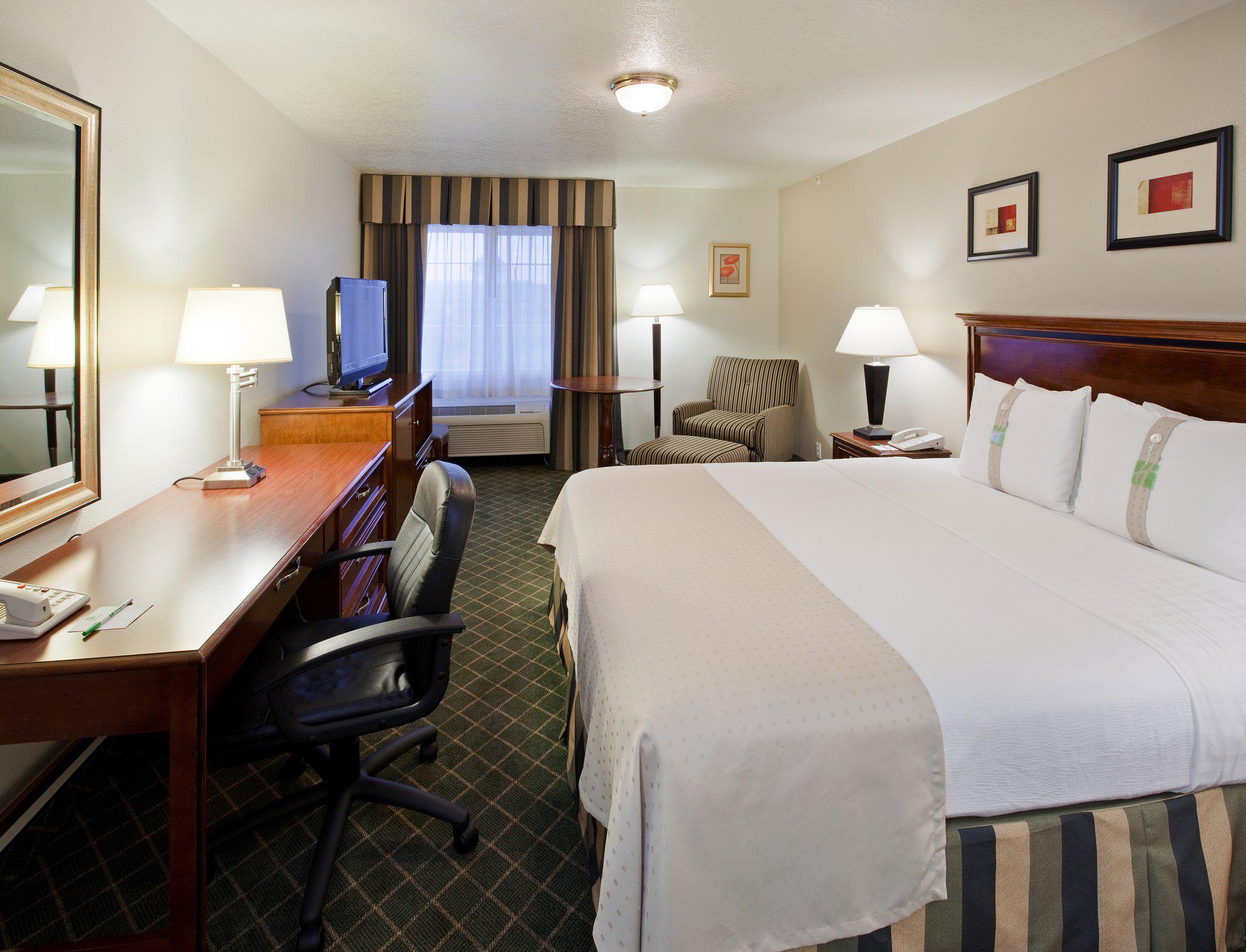 Holiday Inn Redding Photo