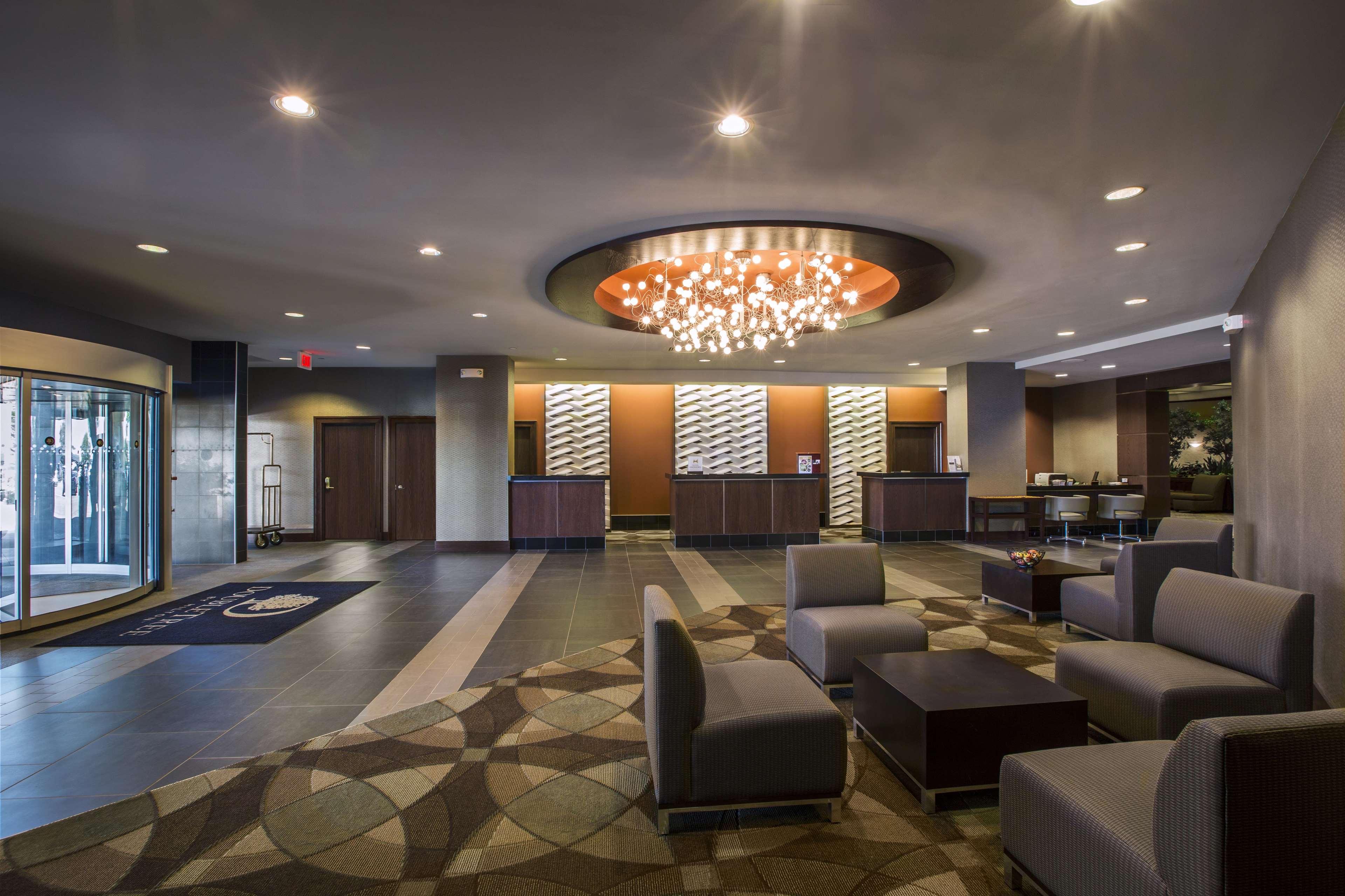 DoubleTree by Hilton Hotel Wichita Airport Photo