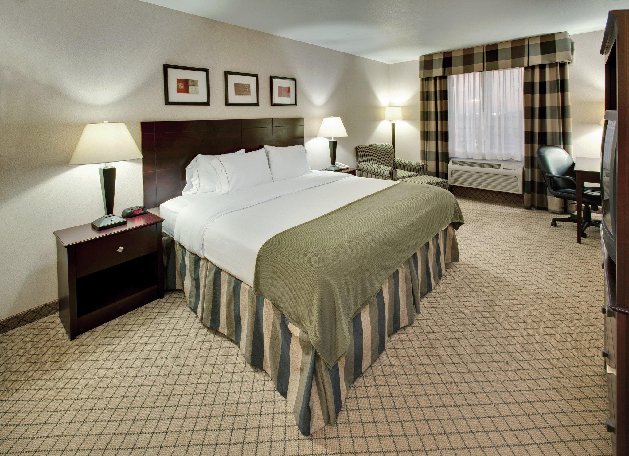 Holiday Inn Express & Suites Ankeny-Des Moines Photo