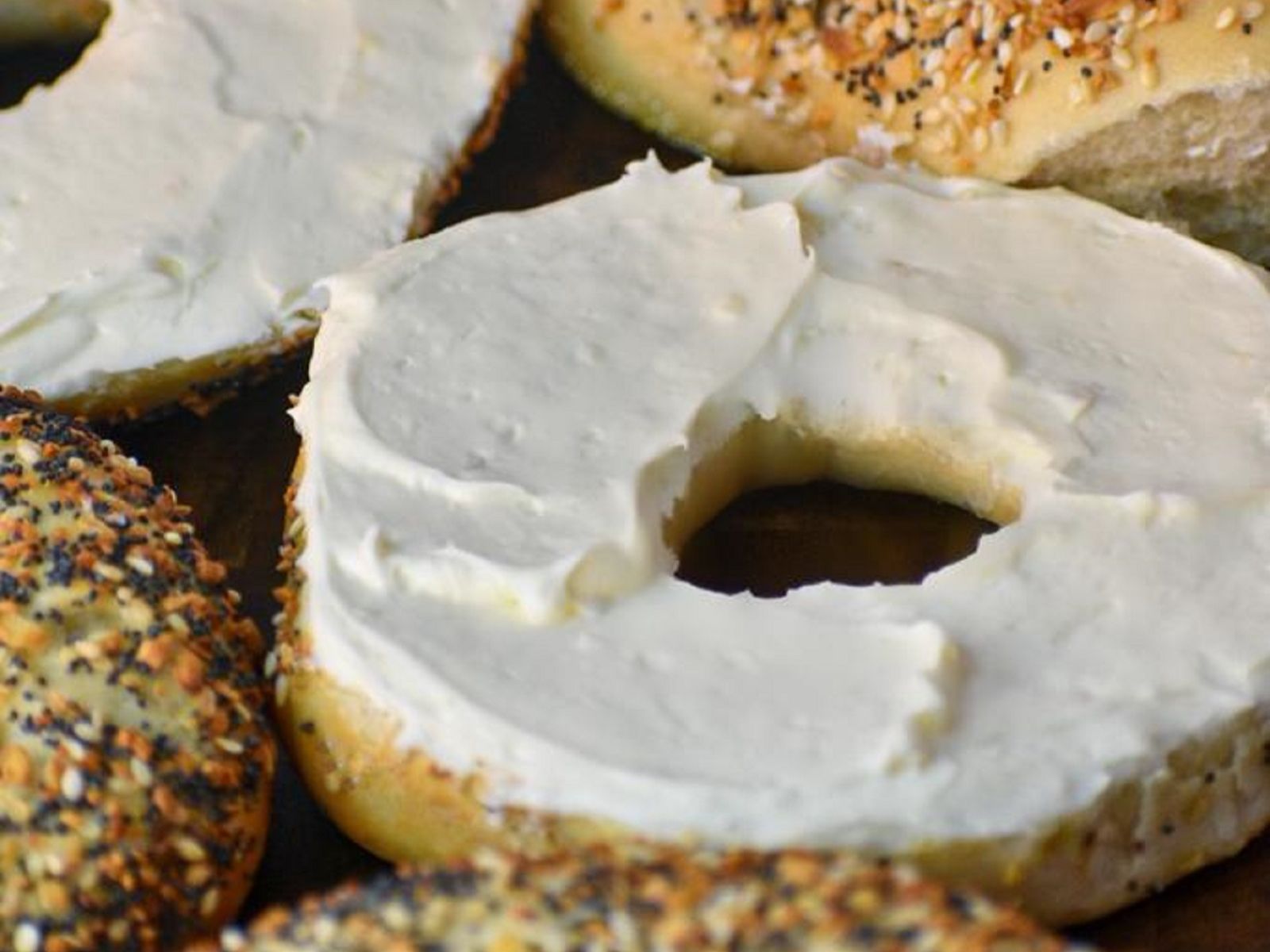 BAGEL W/CREAM CHEESE & HONEY
