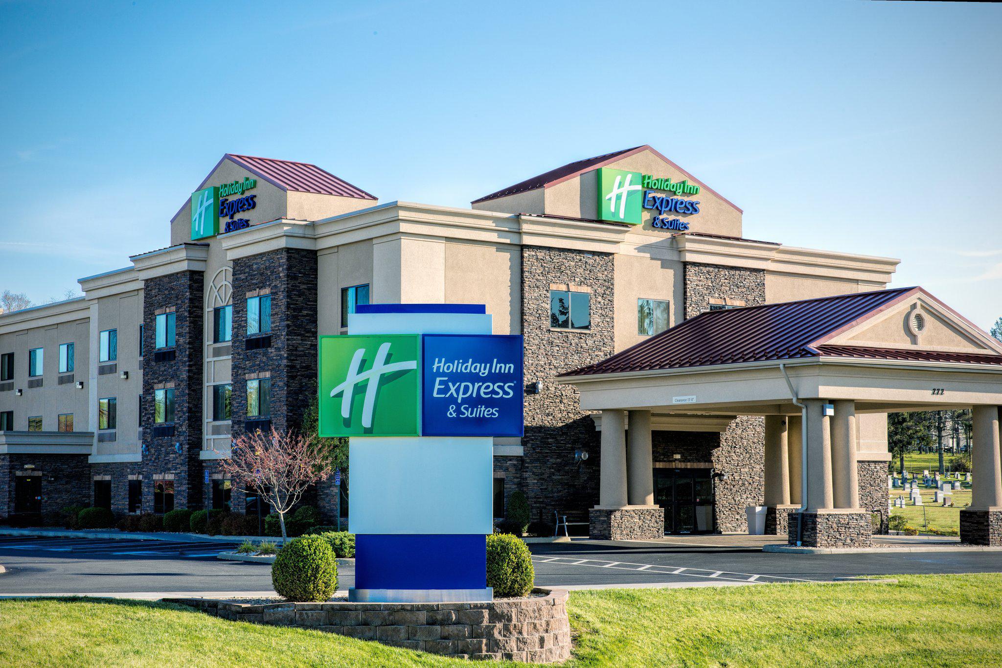 Holiday Inn Express & Suites Lewisburg Photo