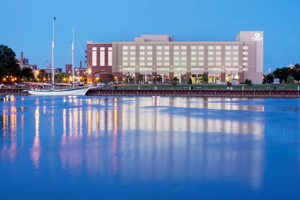 DoubleTree by Hilton Hotel Bay City - Riverfront Image