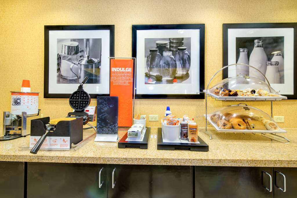 Hampton Inn & Suites Scottsboro Image