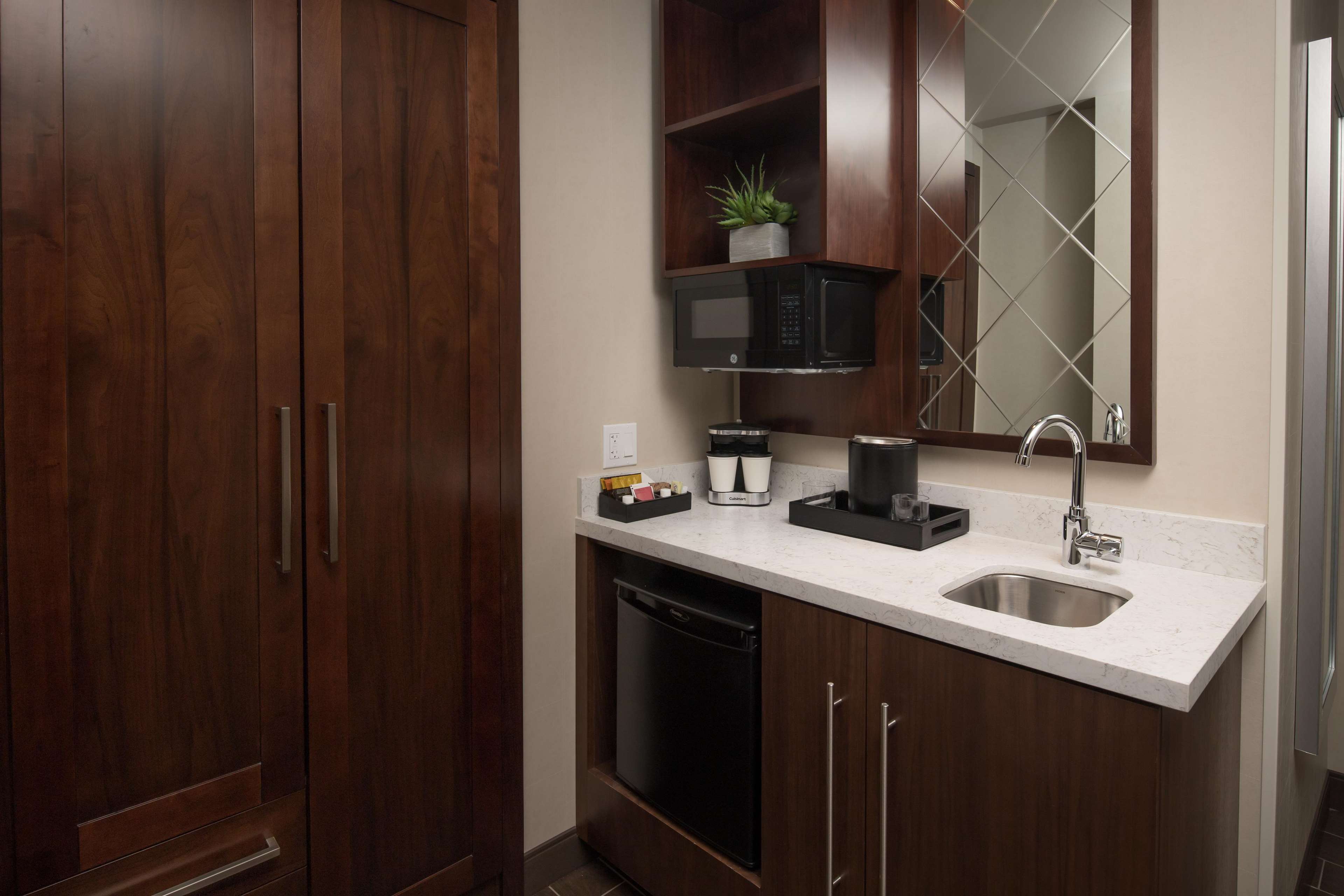 Embassy Suites by Hilton Seattle Downtown Pioneer Square Photo