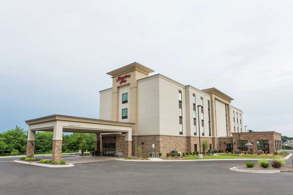 Hampton Inn Cumberland Logo