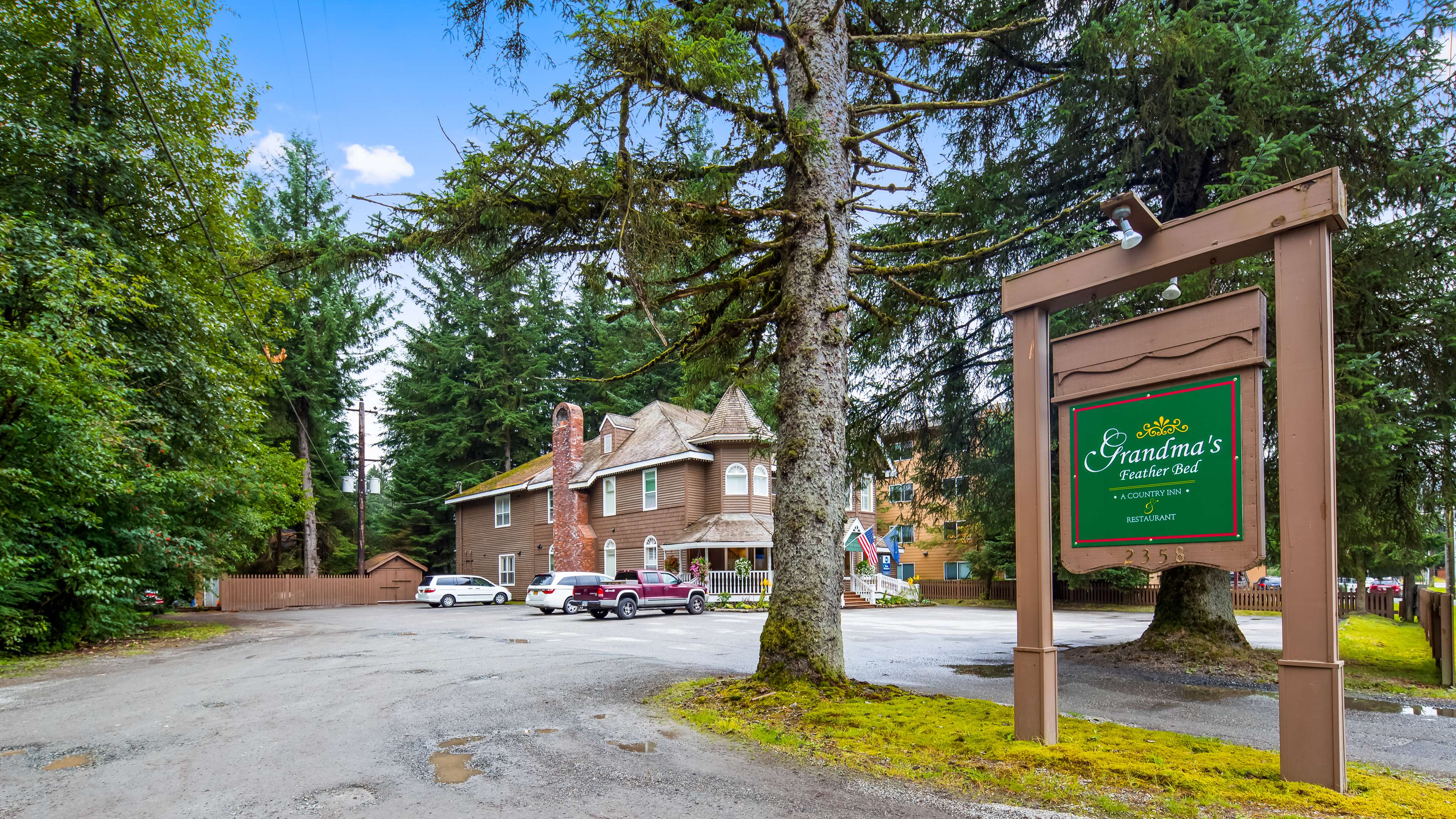 Experience the meaning of true comfort at the Best Western Grandma's Feather Bed.