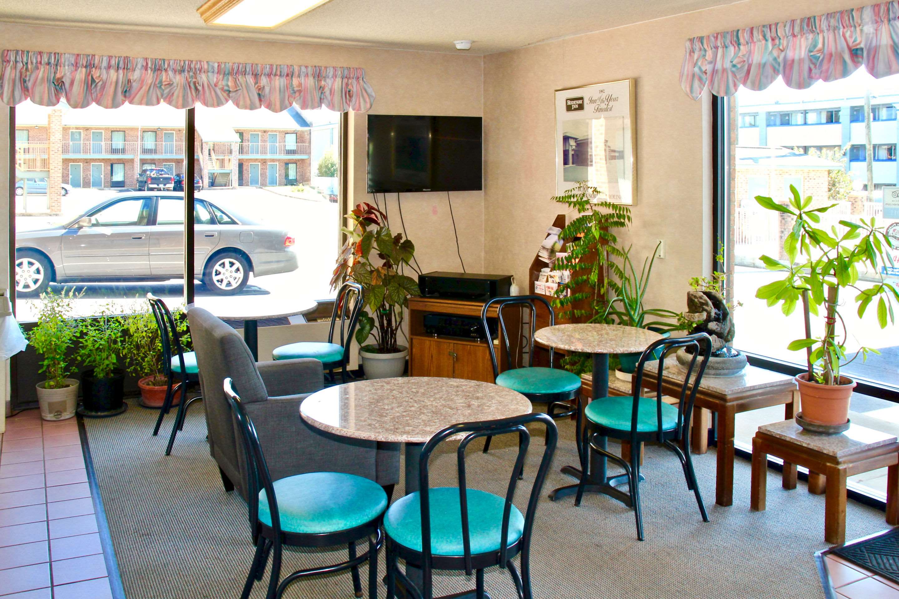 Rodeway Inn University Area Photo