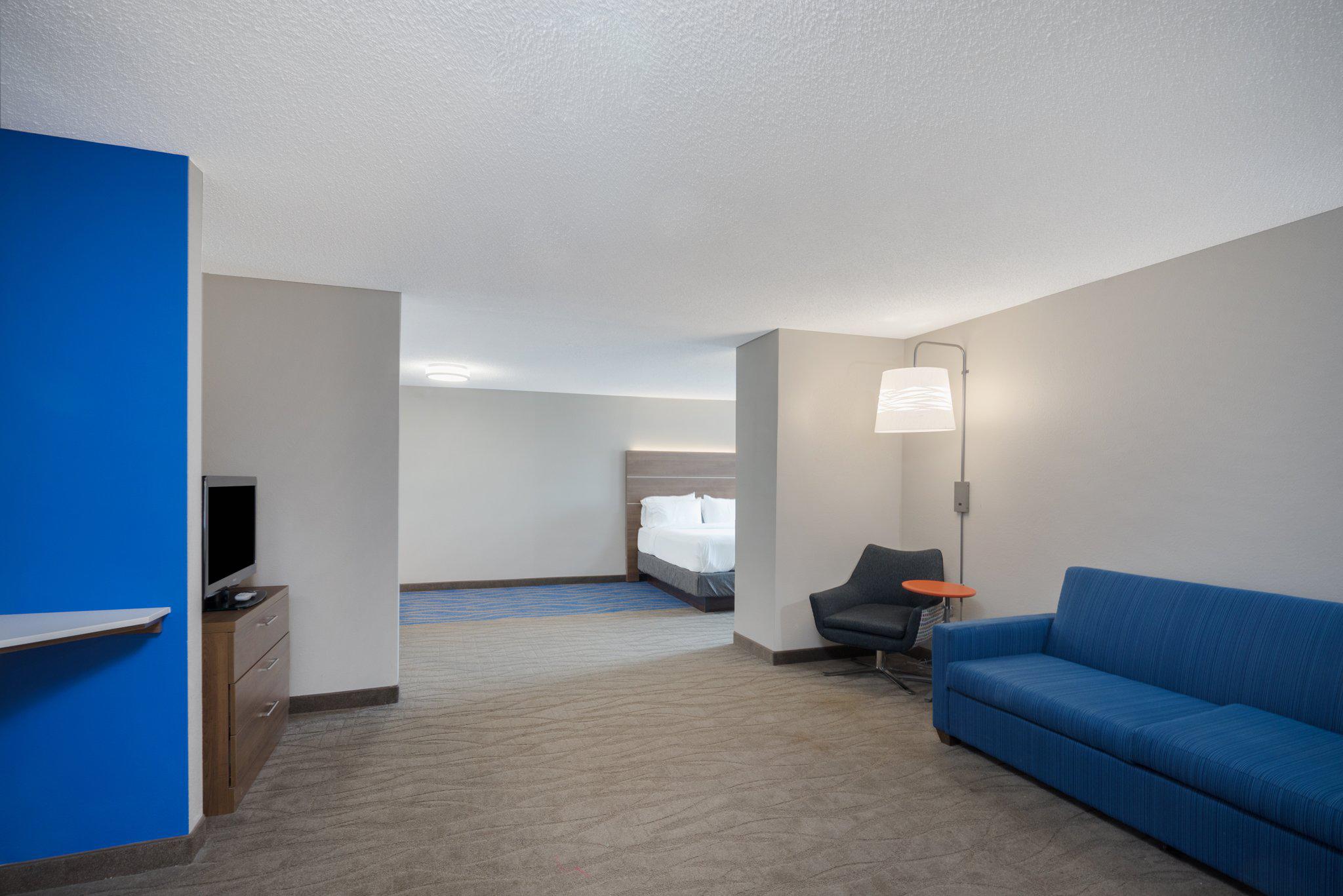 Holiday Inn Express & Suites Frankfort Photo