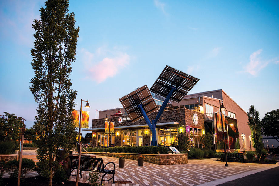 Close proximity to Clarksville Commons