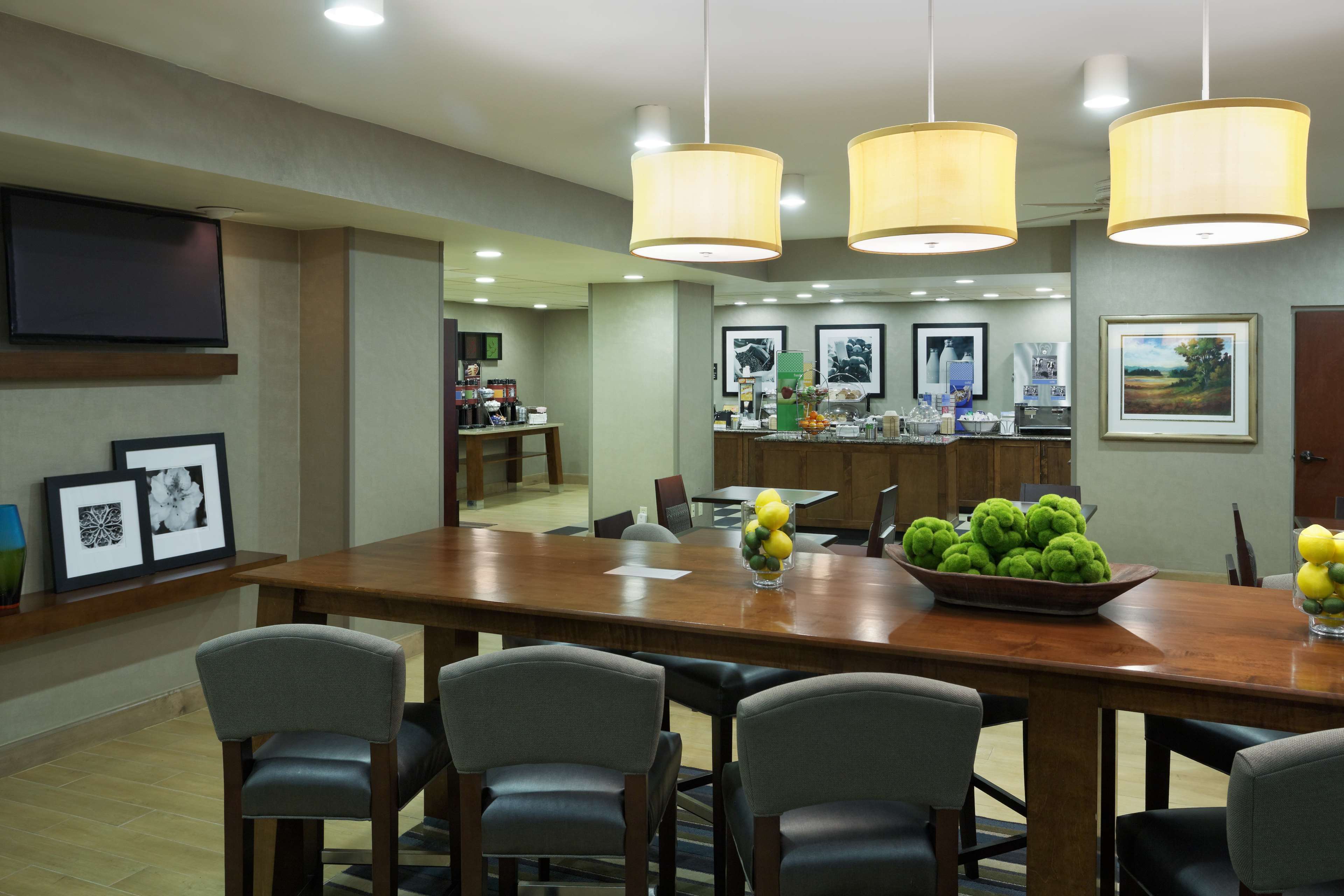 Hampton Inn Charlotte-University Place Photo