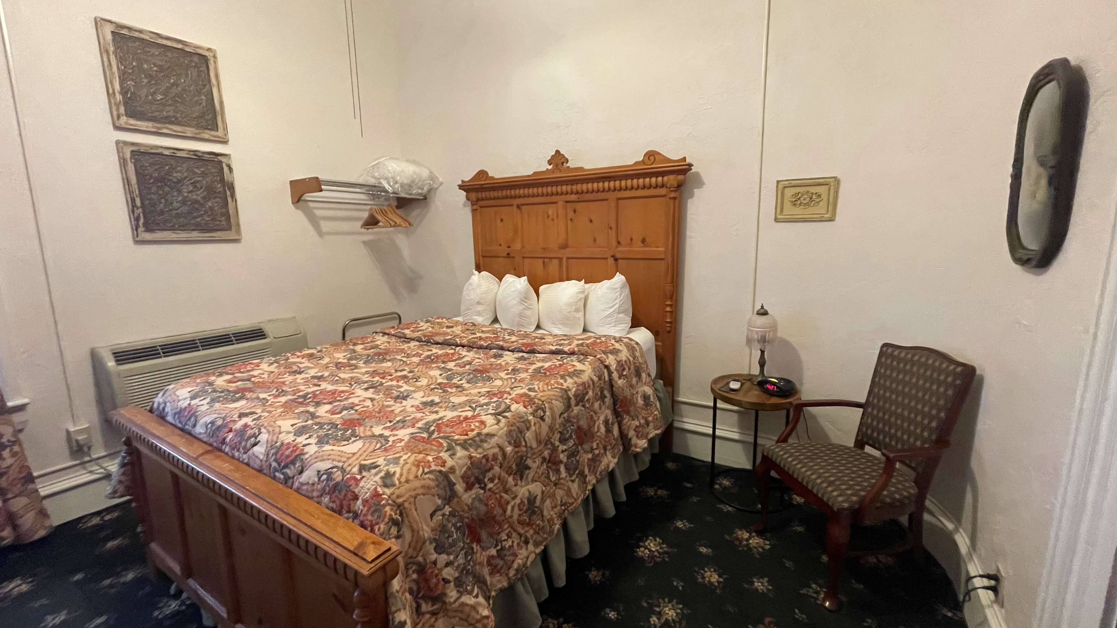 Jackson House - Queen Room