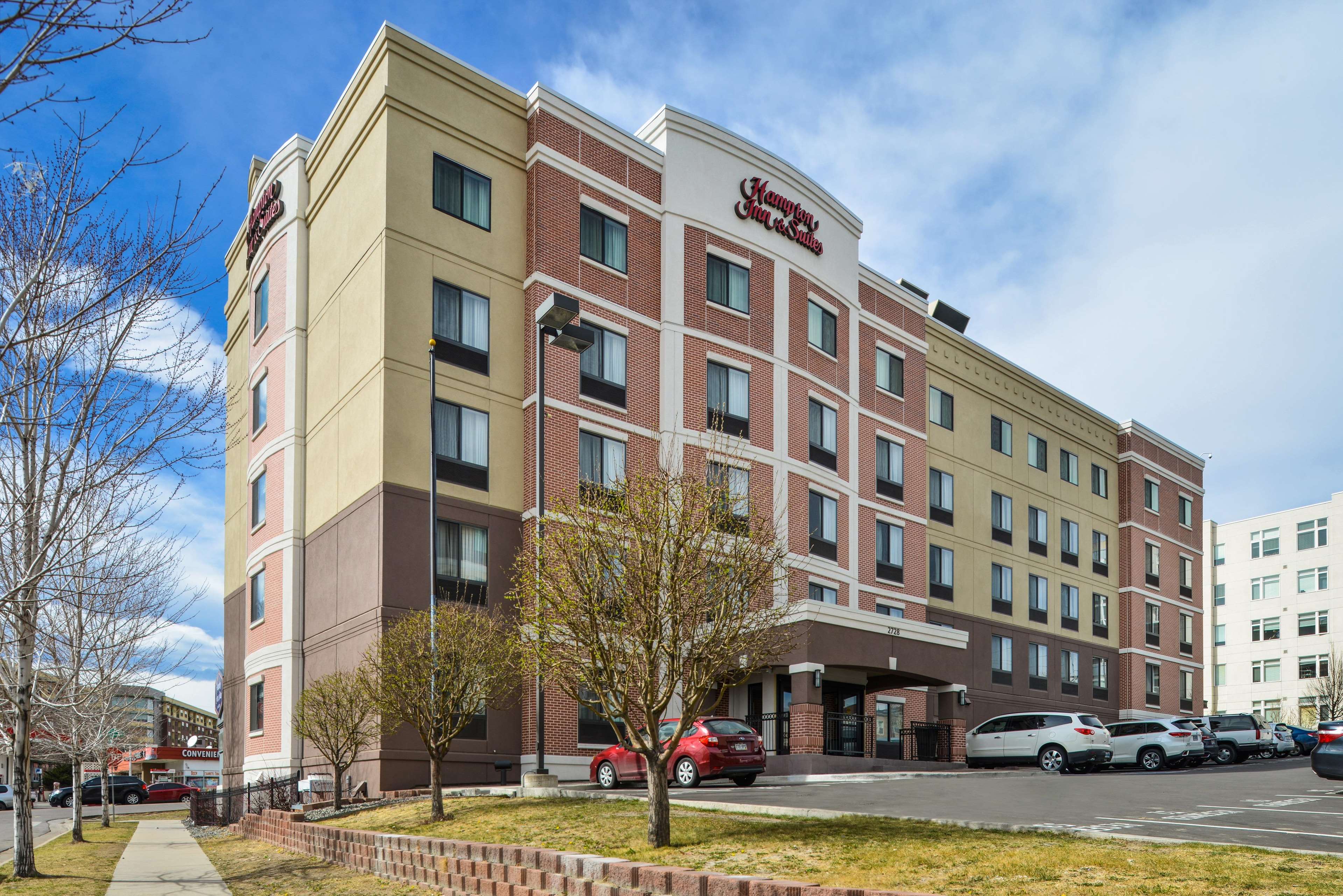 Hampton Inn & Suites Denver-Speer Boulevard Photo