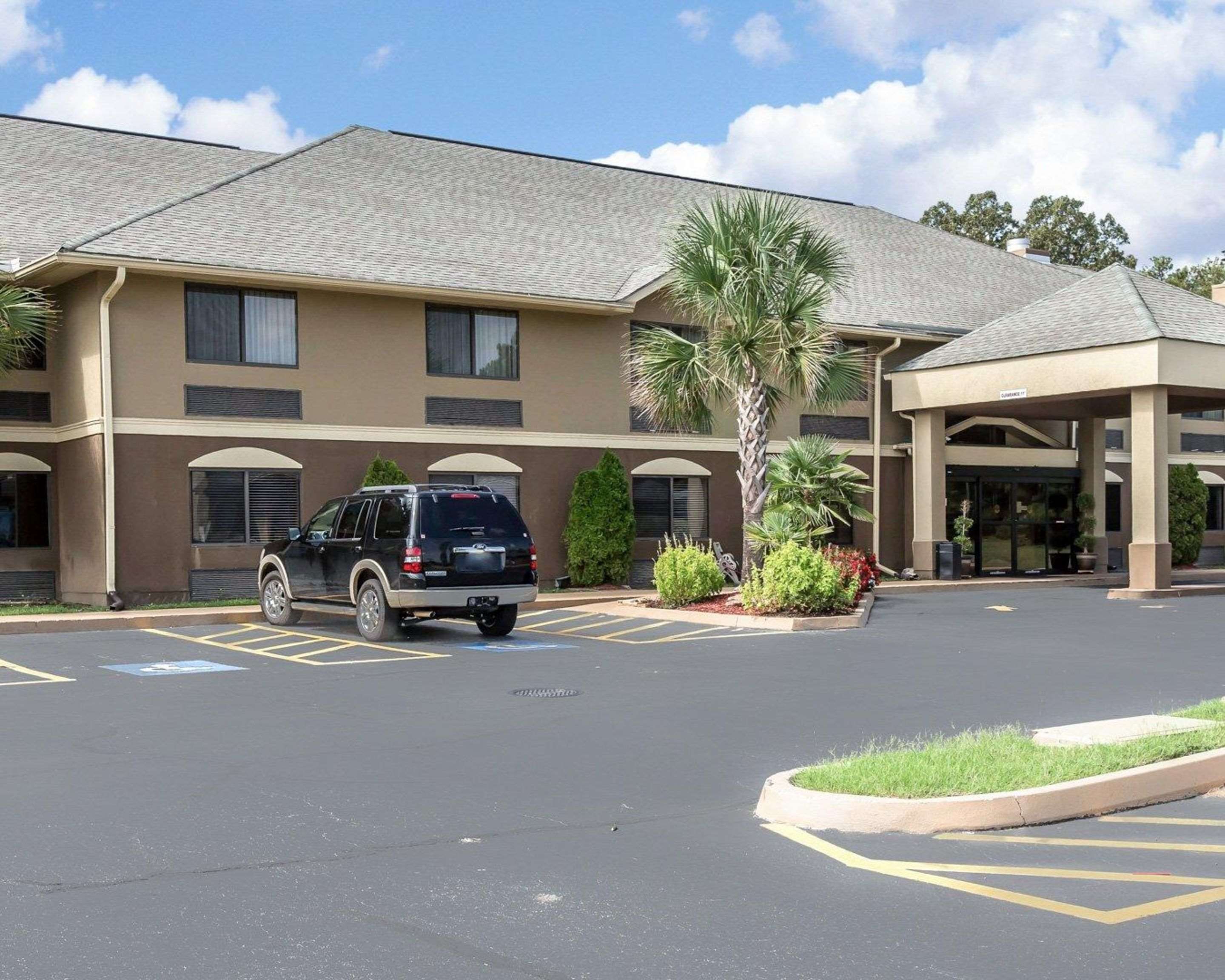 Comfort Inn & Suites - Near Robins Air Force Base Main Gate Photo