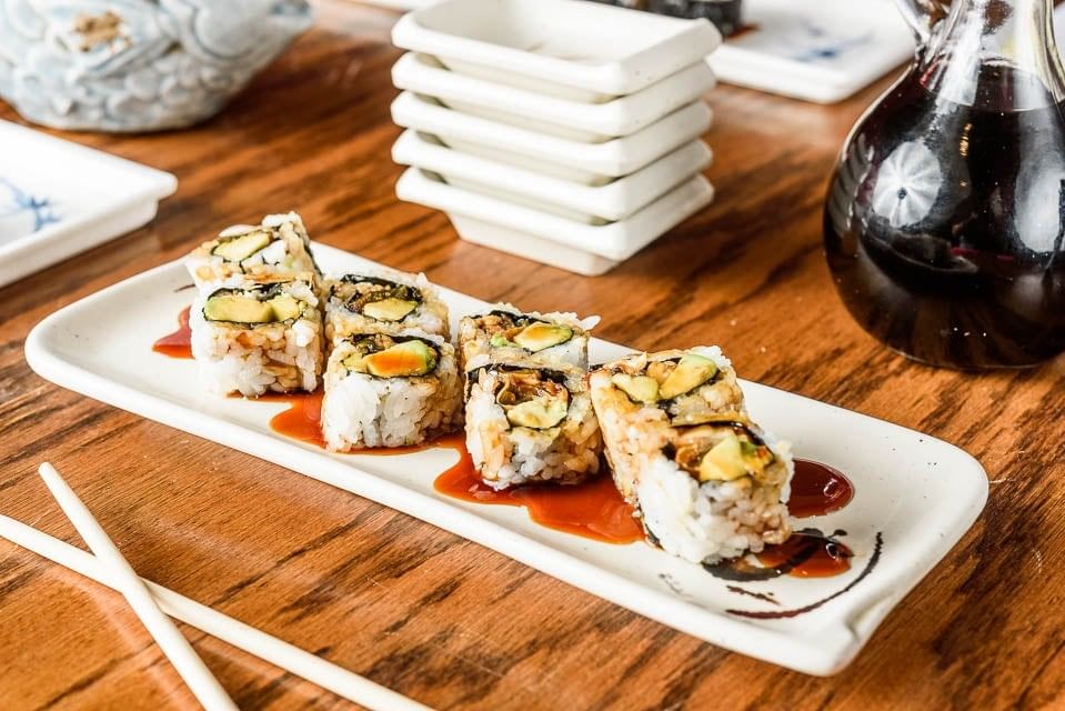 Eel Roll •