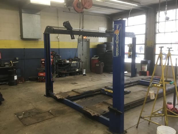 Images Des Plaines Auto Clinic & Tire