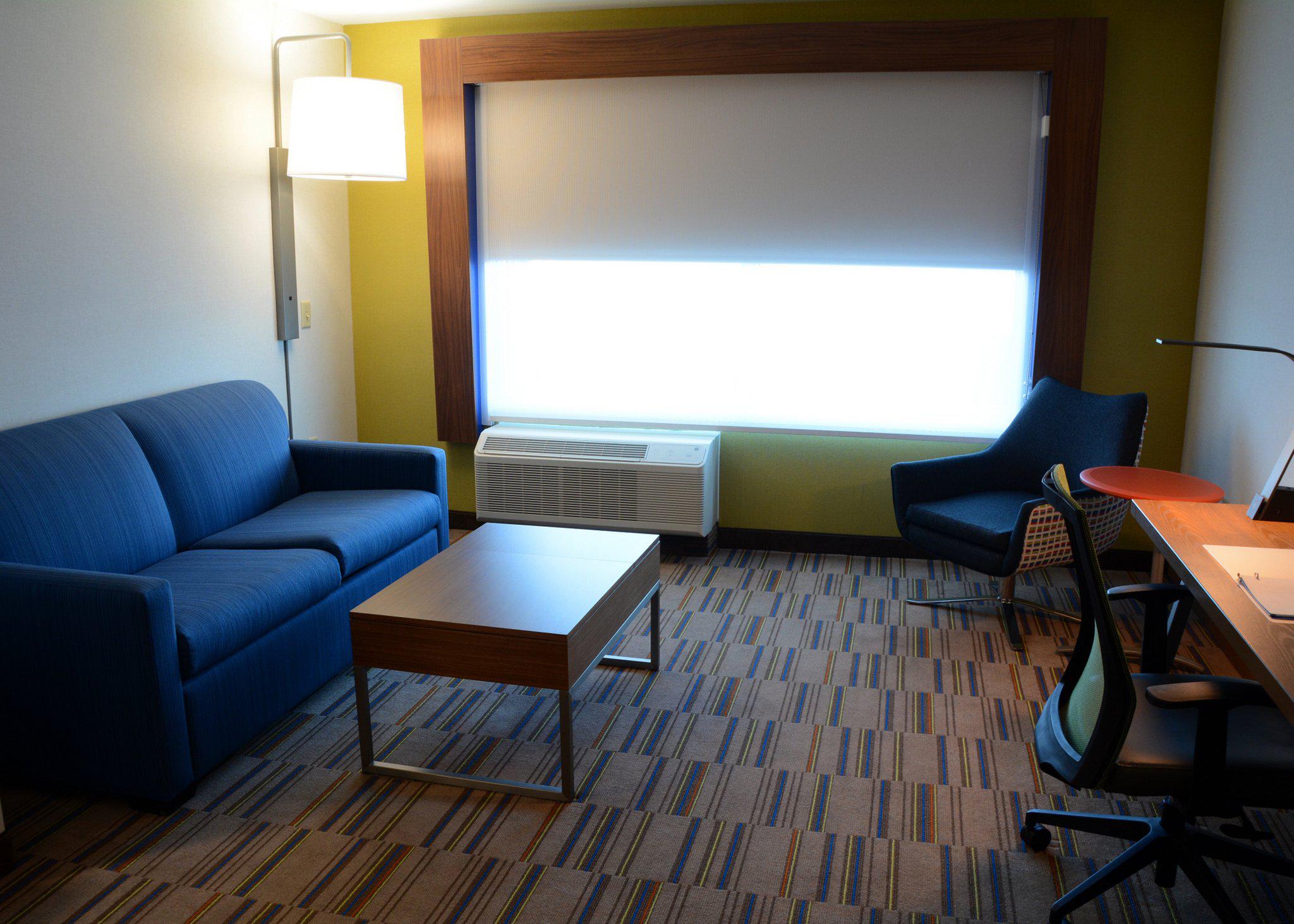 Holiday Inn Express & Suites Pittsburgh - Monroeville Photo