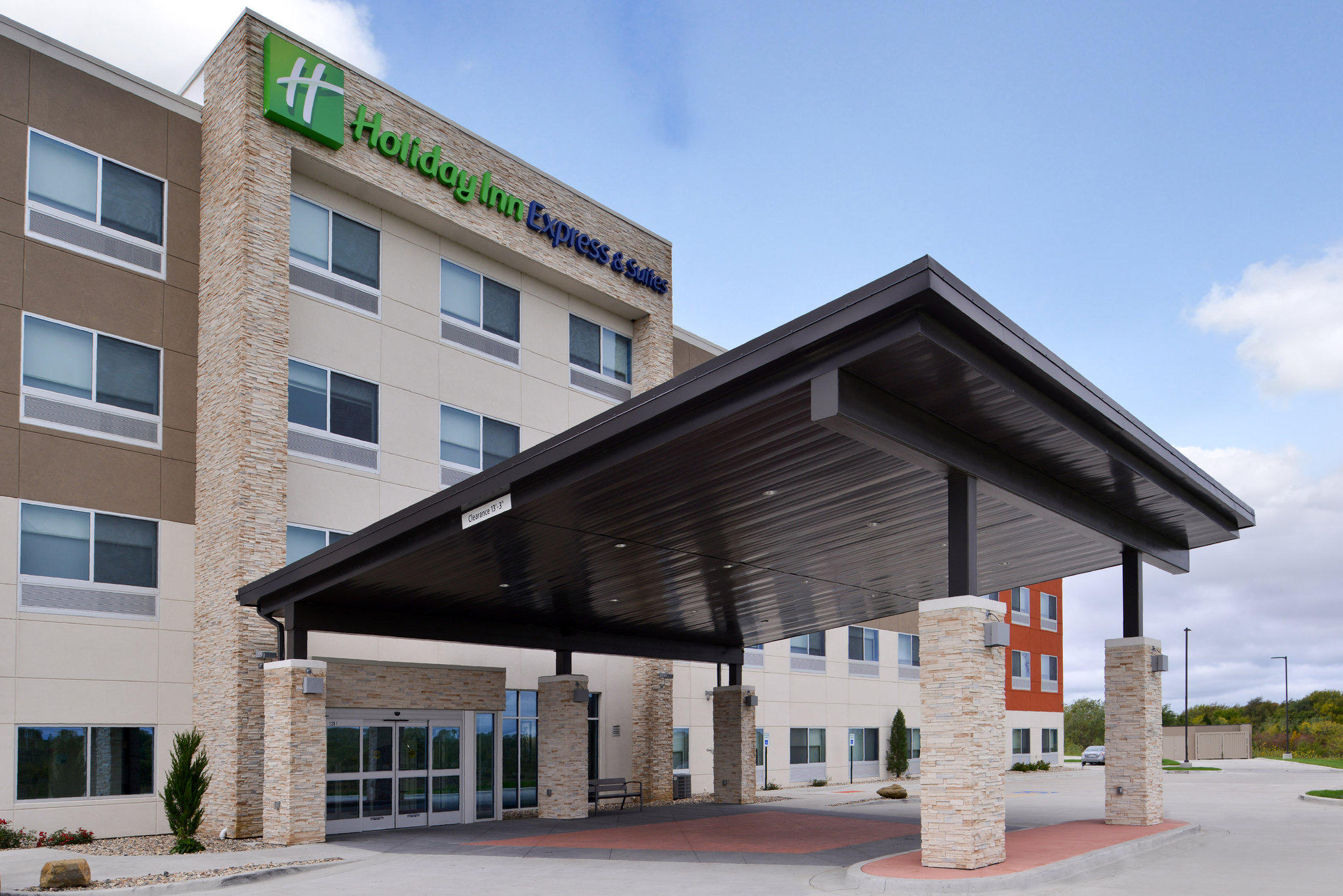 Holiday Inn Express & Suites Lee's Summit - Kansas City Photo