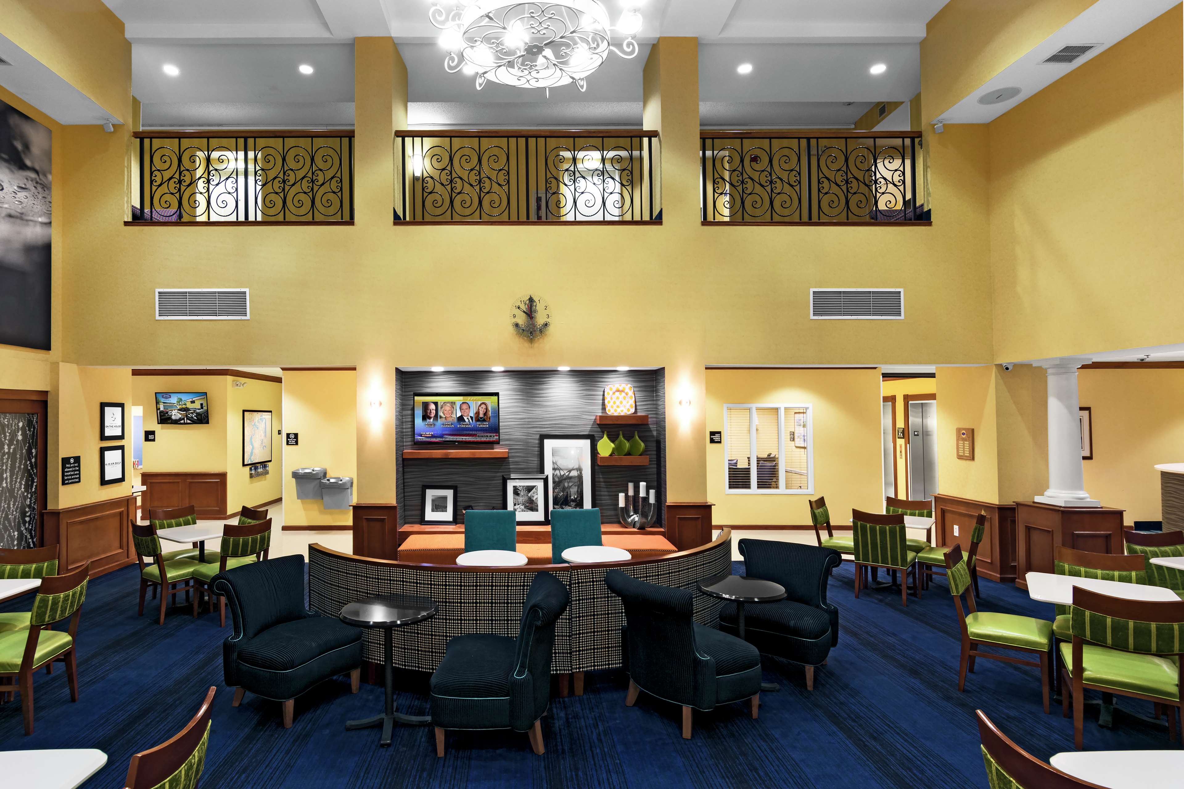 Hampton Inn & Suites Jacksonville Deerwood Park Photo