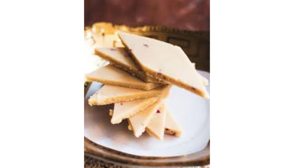 Kaju Katli - Cashew Barfi (3)