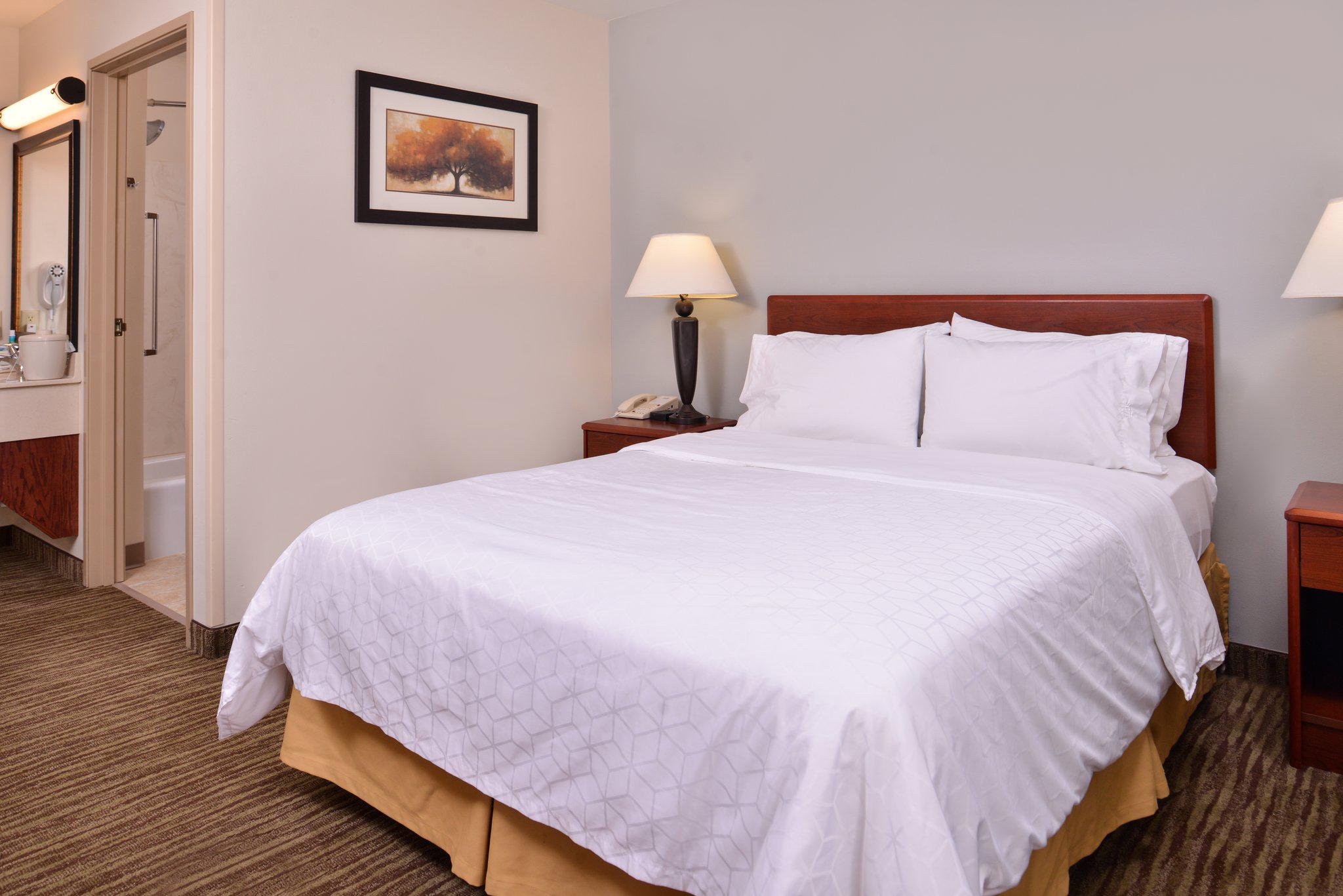 Holiday Inn Express & Suites Sioux Falls at Empire Mall Photo